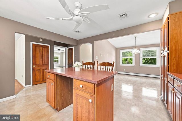331 VALLEY RD, Media, PA 19063