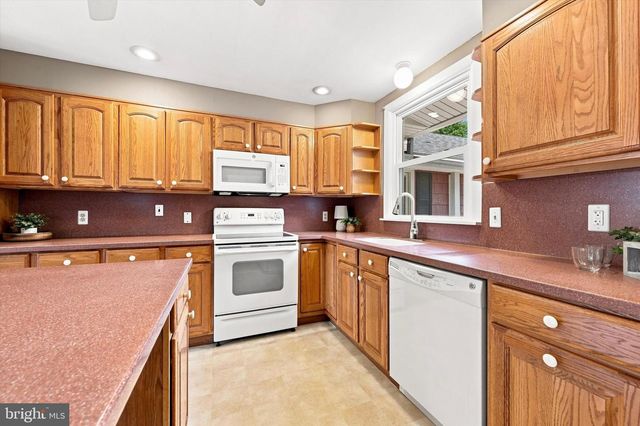331 VALLEY RD, Media, PA 19063