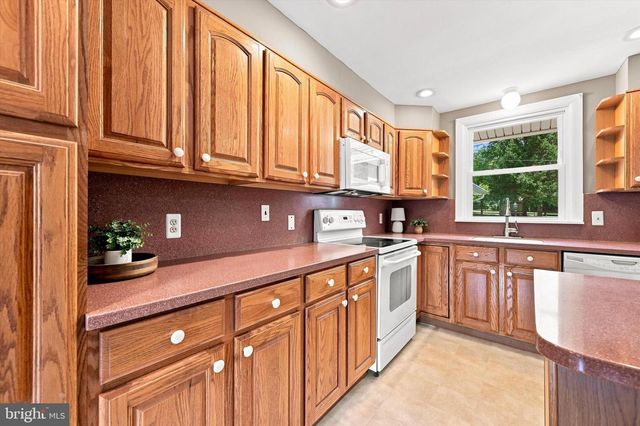 331 VALLEY RD, Media, PA 19063