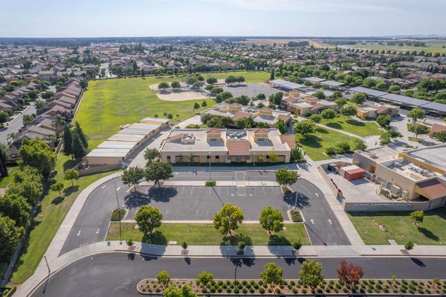 3859 Richmond Avenue, Clovis, CA 93619
