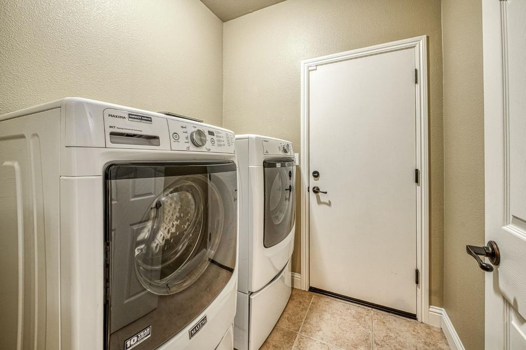 Image 16 of property listing at 3859 Richmond Avenue, Clovis, CA 93619