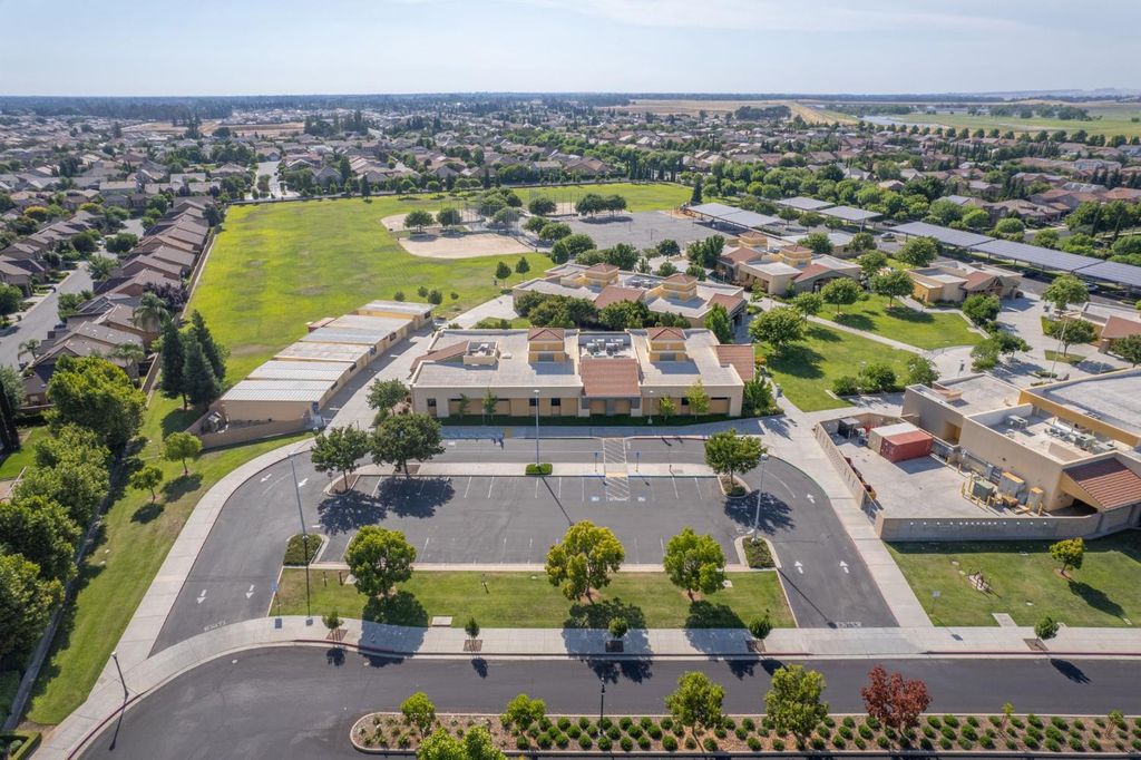 Image 28 of property listing at 3859 Richmond Avenue, Clovis, CA 93619
