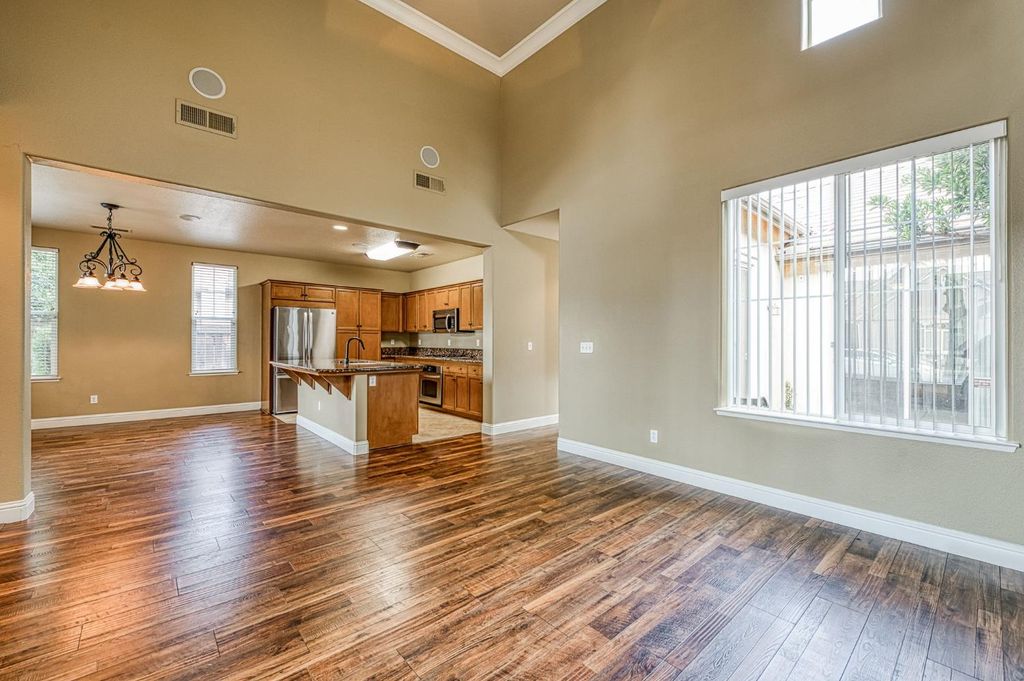 Image 5 of property listing at 3859 Richmond Avenue, Clovis, CA 93619