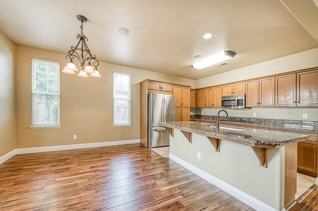 Image 6 of property listing at 3859 Richmond Avenue, Clovis, CA 93619