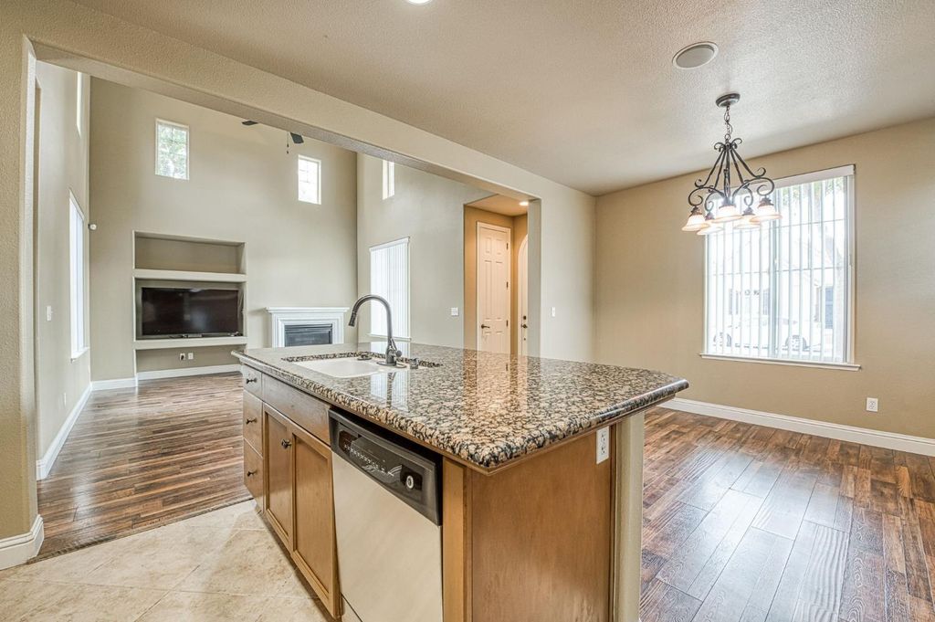 Image 8 of property listing at 3859 Richmond Avenue, Clovis, CA 93619