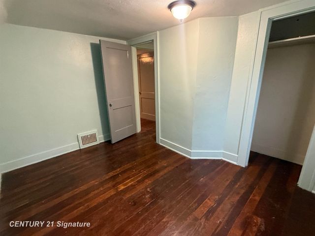 3244 S Center Road, Burton, MI 48519