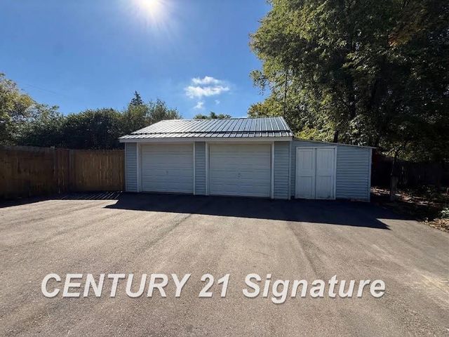 3244 S Center Road, Burton, MI 48519