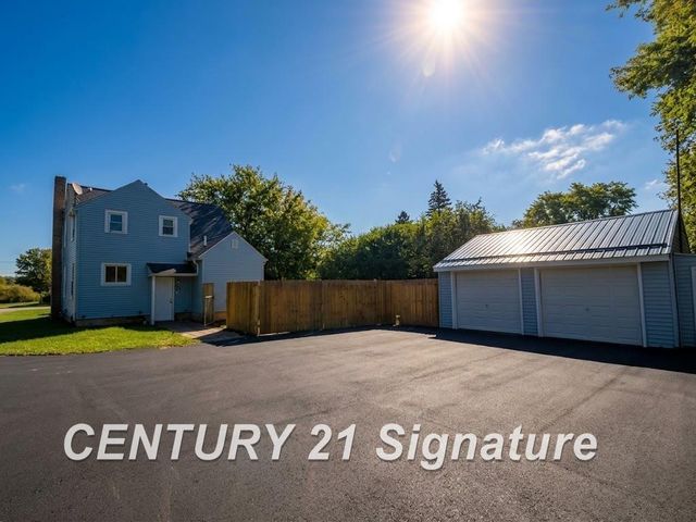 3244 S Center Road, Burton, MI 48519