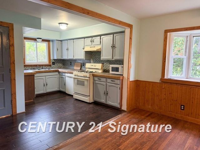 3244 S Center Road, Burton, MI 48519