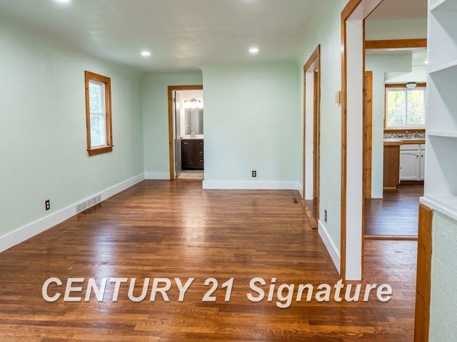 3244 S Center Road, Burton, MI 48519