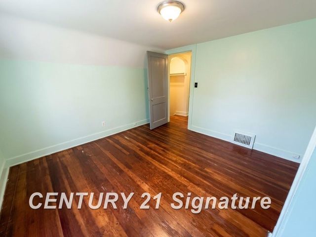 3244 S Center Road, Burton, MI 48519