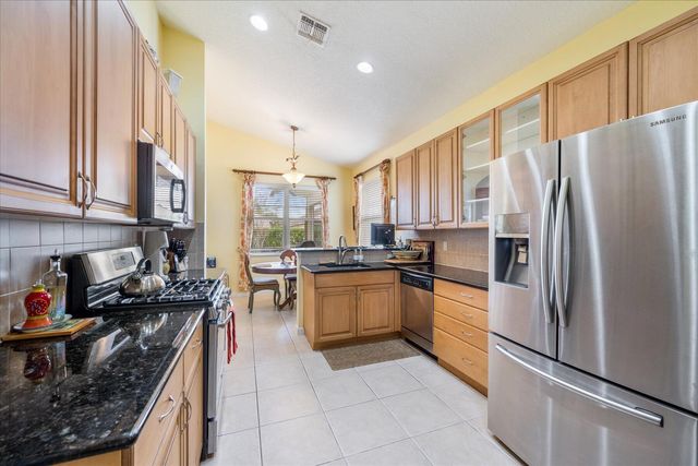 171 NW Swann Mill Circle, Port St Lucie, FL 34986