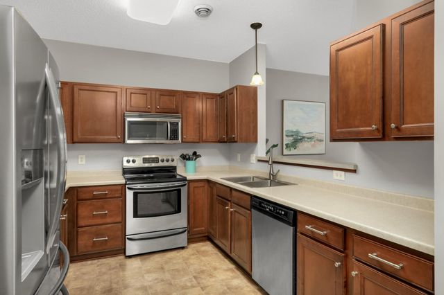 4940 Underwood Lane N 4940G, Plymouth, MN 55442