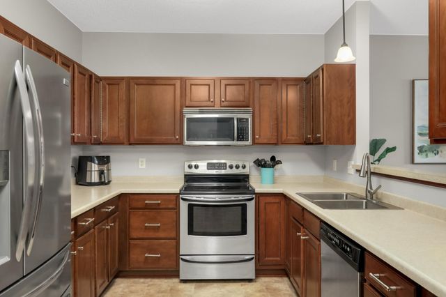 4940 Underwood Lane N 4940G, Plymouth, MN 55442