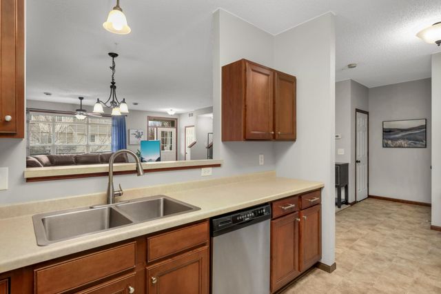 4940 Underwood Lane N 4940G, Plymouth, MN 55442