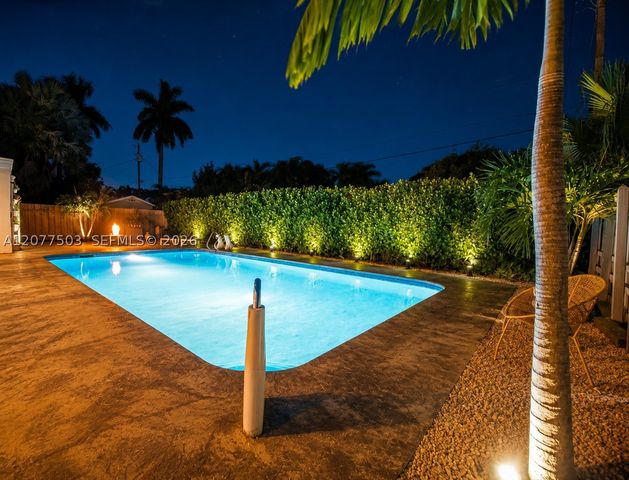 909 N 13th Ct, Hollywood, FL 33019