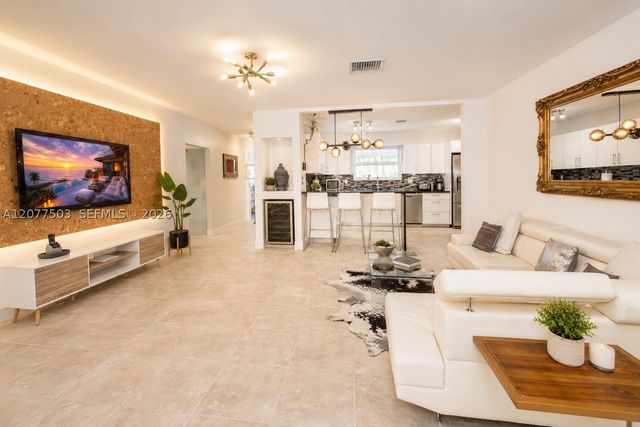 909 N 13th Ct, Hollywood, FL 33019