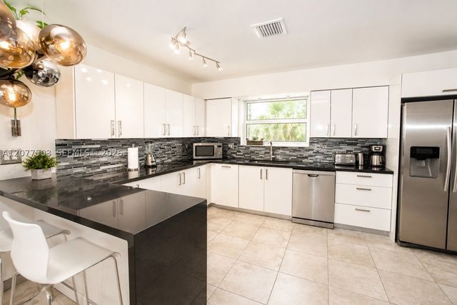 909 N 13th Ct, Hollywood, FL 33019
