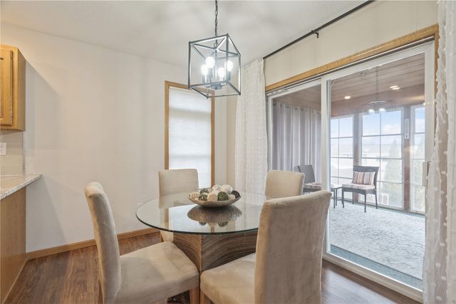 2250 Hillview Dr, Marion, IA 52302