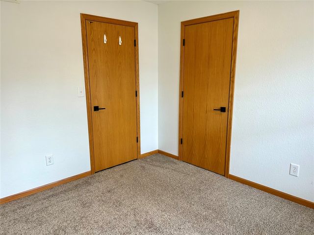 2250 Hillview Dr, Marion, IA 52302