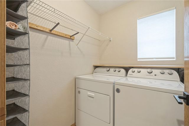 2250 Hillview Dr, Marion, IA 52302