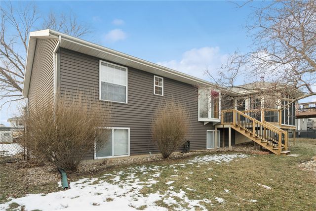 2250 Hillview Dr, Marion, IA 52302