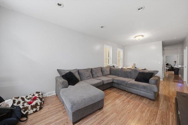 6610 S Seeley Avenue, Chicago, IL 60636