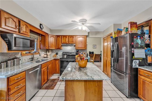 17024 Bear Creek Lane, Strongsville, OH 44136