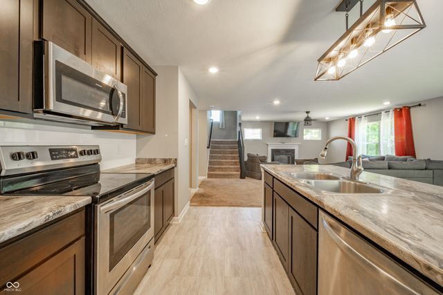 610 Persimmon Pass, Lapel, IN 46051