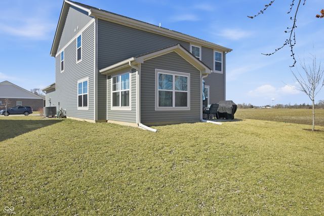 610 Persimmon Pass, Lapel, IN 46051