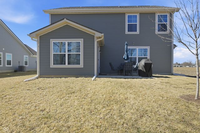 610 Persimmon Pass, Lapel, IN 46051