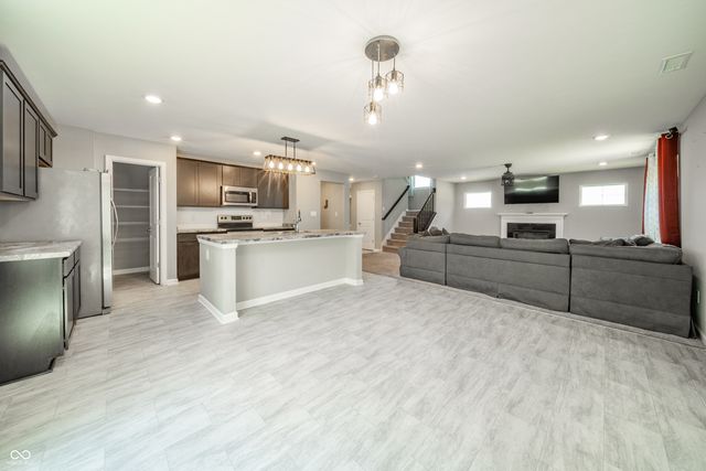610 Persimmon Pass, Lapel, IN 46051