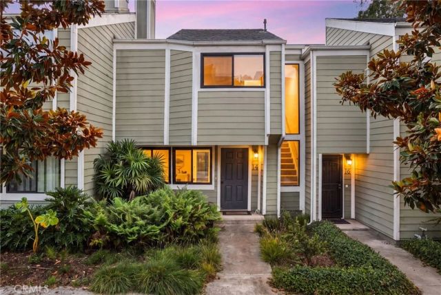 14 Surfside Ct Court, Newport Beach, CA 92663