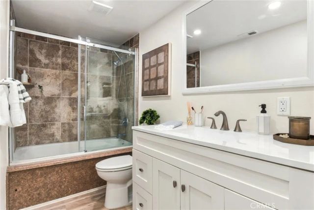 14 Surfside Ct Court, Newport Beach, CA 92663