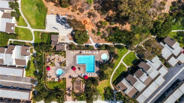 14 Surfside Ct Court, Newport Beach, CA 92663