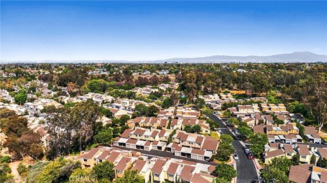 14 Surfside Ct Court, Newport Beach, CA 92663