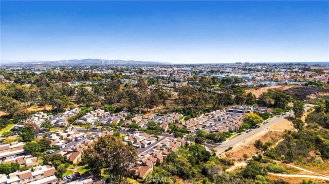 14 Surfside Ct Court, Newport Beach, CA 92663