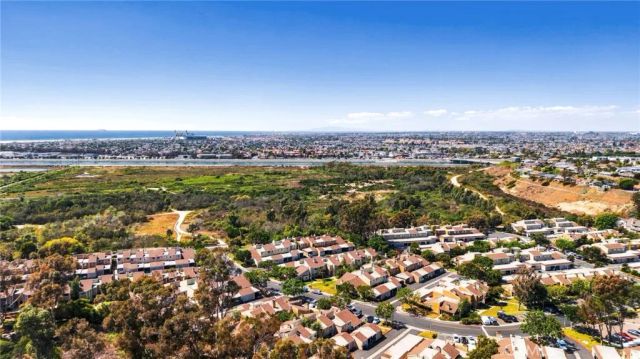14 Surfside Ct Court, Newport Beach, CA 92663