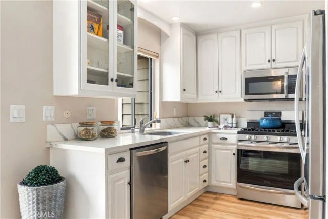 14 Surfside Ct Court, Newport Beach, CA 92663