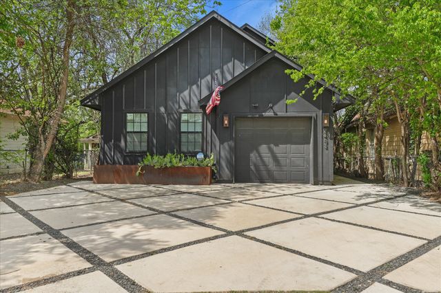 2403 Dathe Street, Dallas, TX 75215