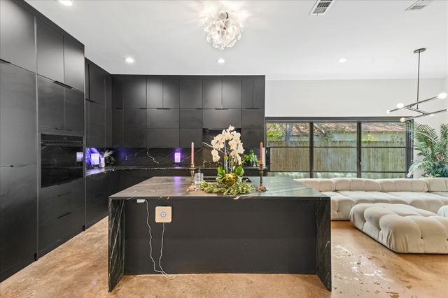 2403 Dathe Street, Dallas, TX 75215