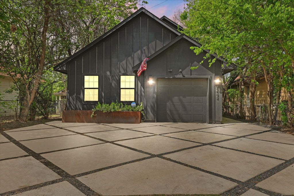 2403 Dathe Street, Dallas, TX 75215