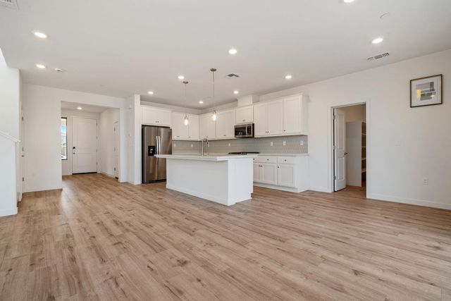 997 Pipit St, Lathrop, CA 95330