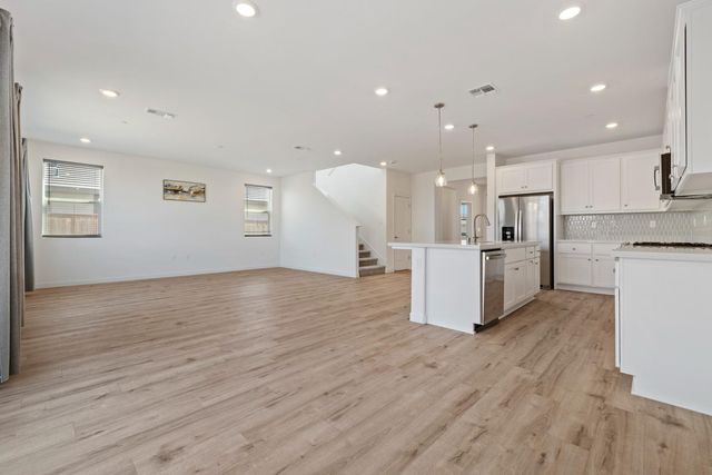 997 Pipit St, Lathrop, CA 95330