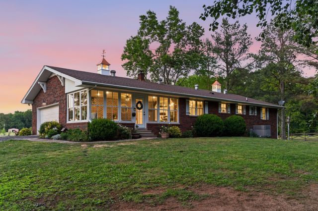 450 Paul Thompson Rd, Bethpage, TN 37022