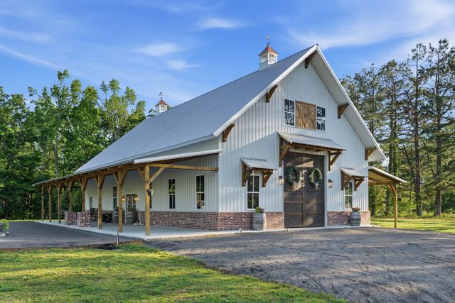 450 Paul Thompson Rd, Bethpage, TN 37022