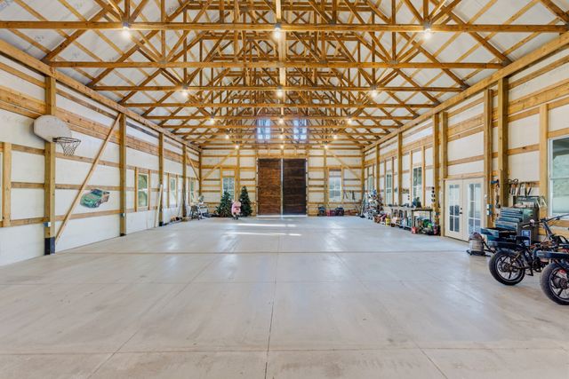 450 Paul Thompson Rd, Bethpage, TN 37022