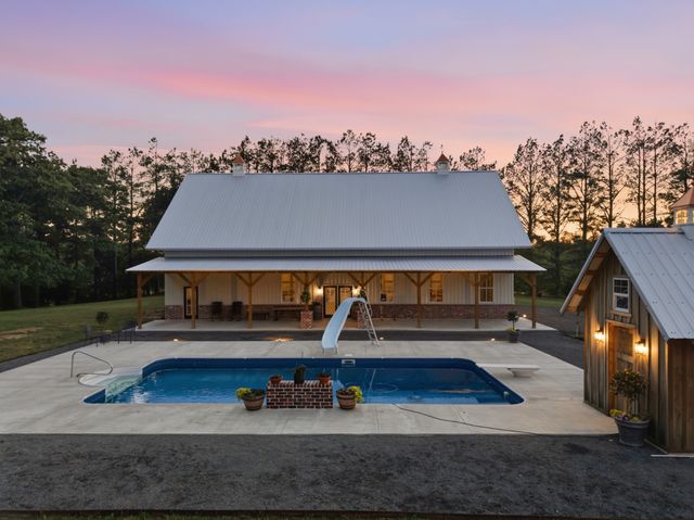 450 Paul Thompson Rd, Bethpage, TN 37022