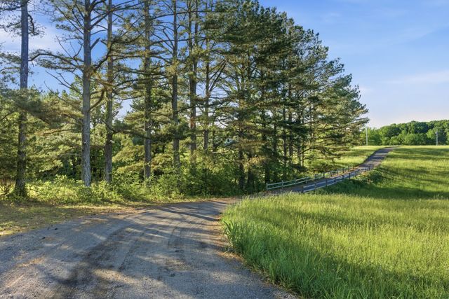 450 Paul Thompson Rd, Bethpage, TN 37022