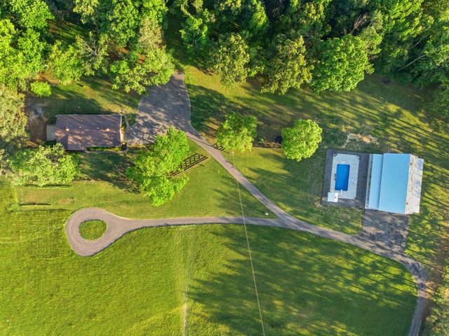 450 Paul Thompson Rd, Bethpage, TN 37022